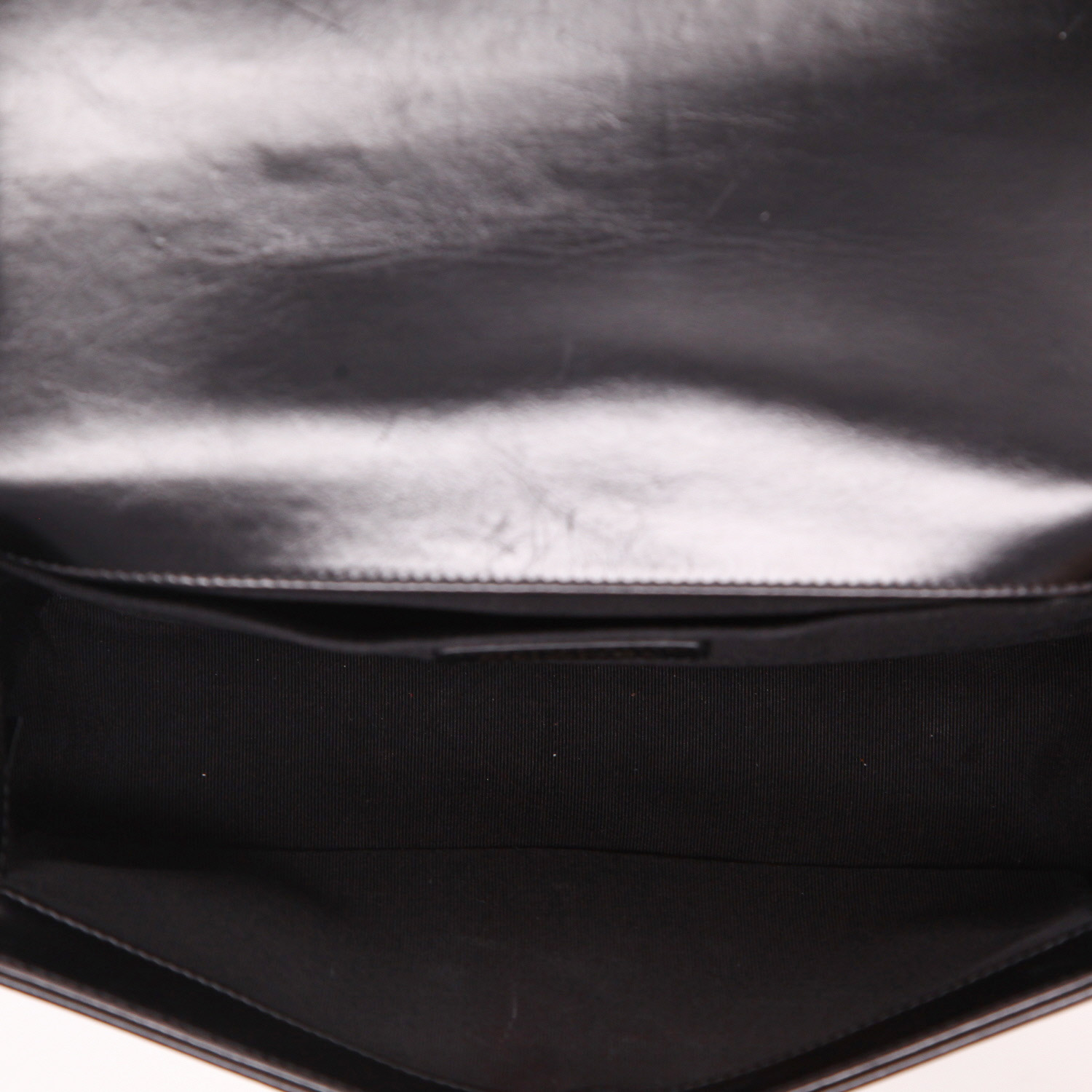 Sac bandoulière Chanel  Boy en fourrure et cuir noir - Detail D3