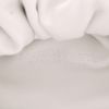 Sac à main Bottega Veneta  The Shoulder Pouch en cuir blanc - Detail D2 thumbnail