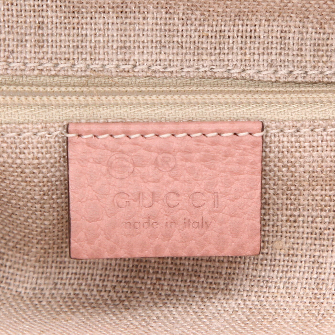 Sac bandoulière Gucci  Interlocking G en cuir grainé rose - Detail D2