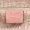 Borsa a tracolla Gucci  Interlocking G in pelle martellata rosa - Detail D2 thumbnail