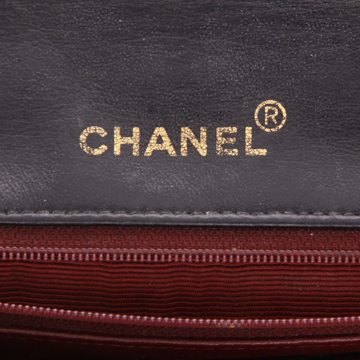 Bolso para llevar al hombro o en la mano Chanel  Mademoiselle en cuero acolchado negro - Detail D2