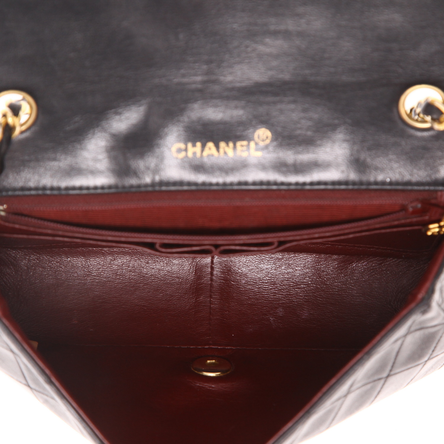 Chanel  Mademoiselle bag worn on the shoulder or carried in the hand  in black quilted leather - Detail D3