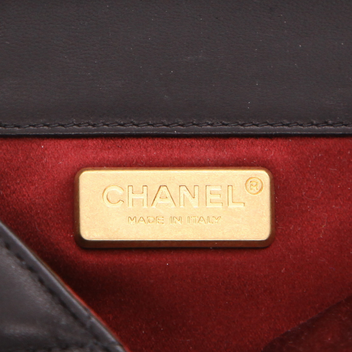 Bolso de mano Chanel Timeless Classic en cuero acolchado negro y plexiglás negro - Detail D2
