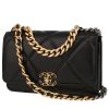 Bolso bandolera Chanel  Wallet on Chain 19 en cuero acolchado negro - 00pp thumbnail