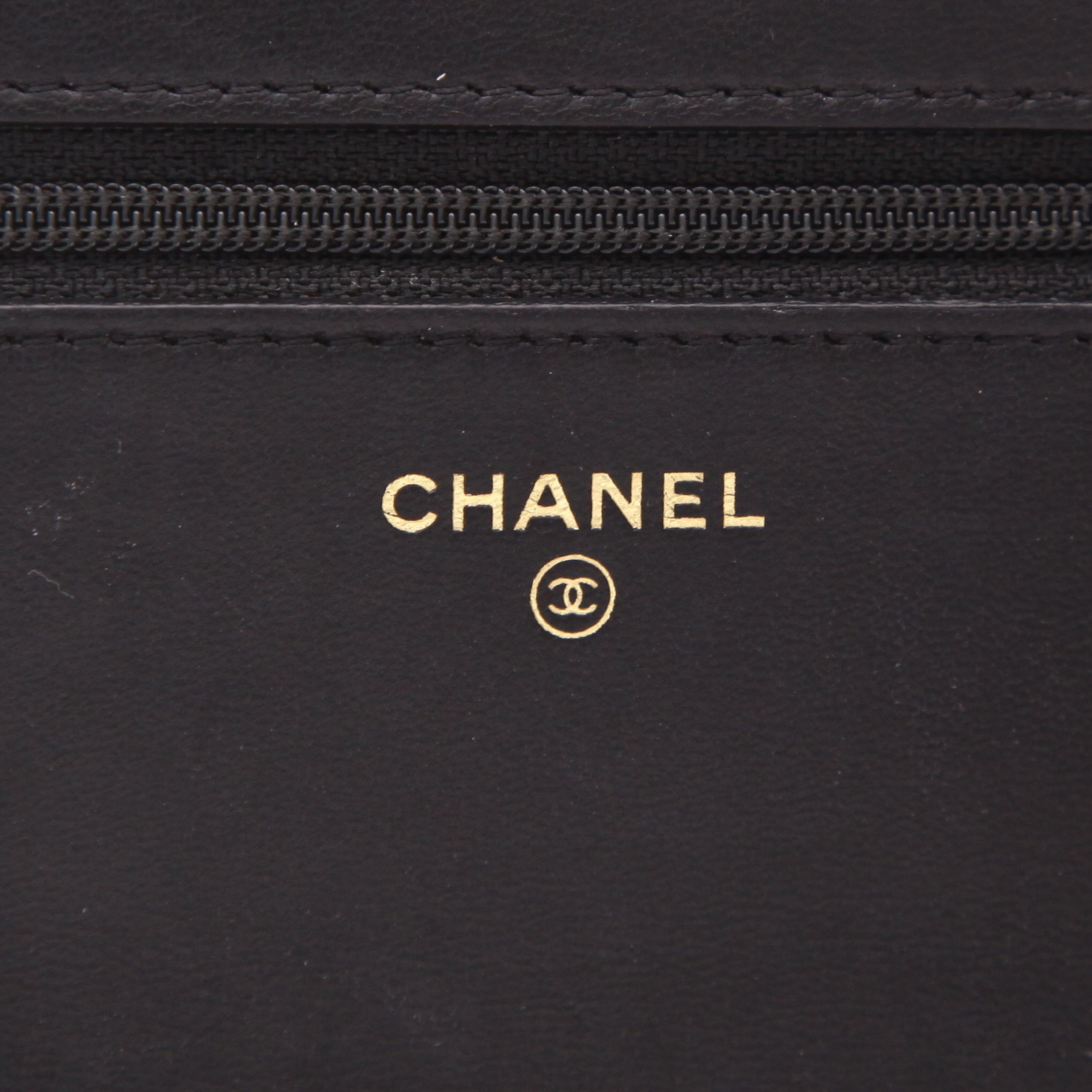 Sac bandoulière Chanel  Wallet on Chain 19 en cuir matelassé noir - Detail D2