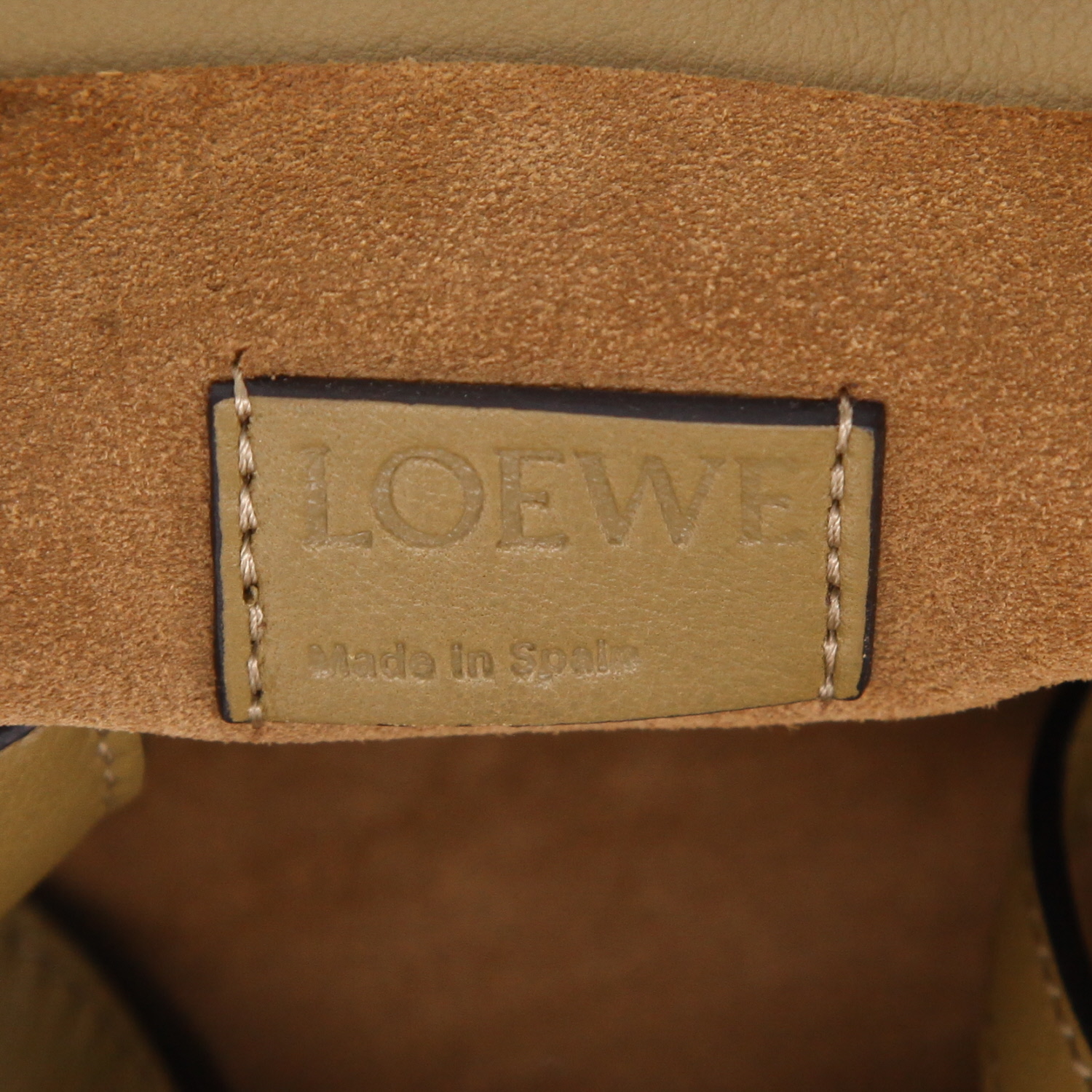 Borsa a tracolla Loewe  Flamenco Knot  modello medio  in pelle verde kaki - Detail D2