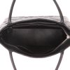 Bolso de mano Chanel  Medaillon en cuero granulado acolchado negro - Detail D3 thumbnail