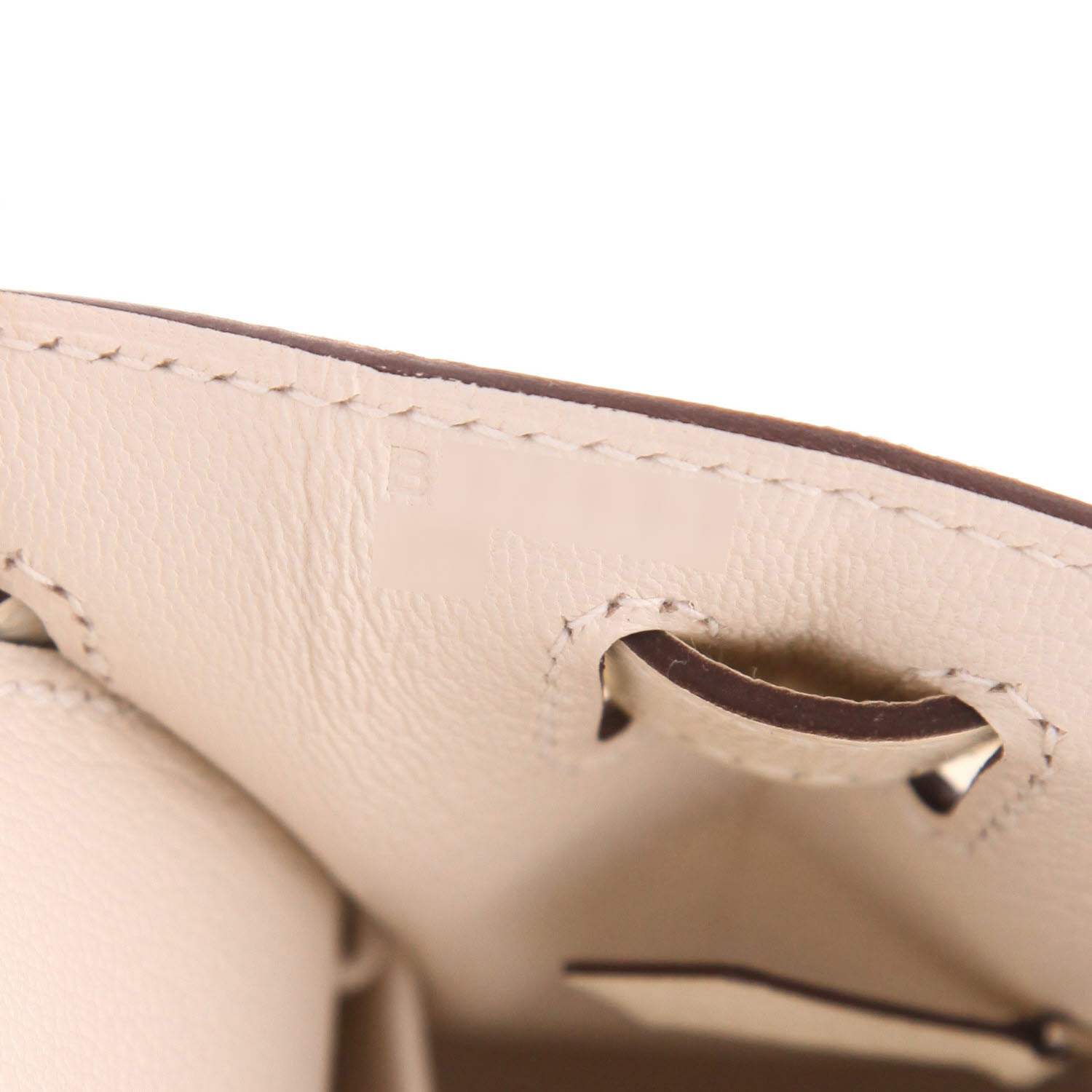 Bolso de mano Hermès  Kelly 28 cm en cuero epsom Nata - Detail D4