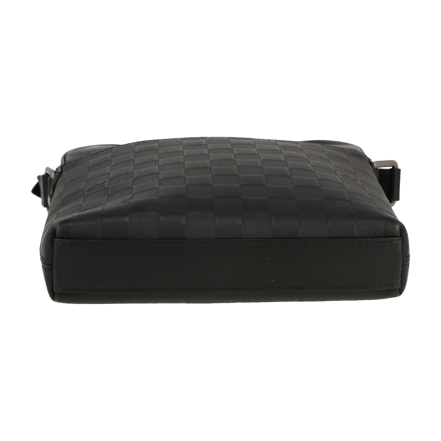 Bolso bandolera Louis Vuitton   en piel en damero grabada negro - Detail D1