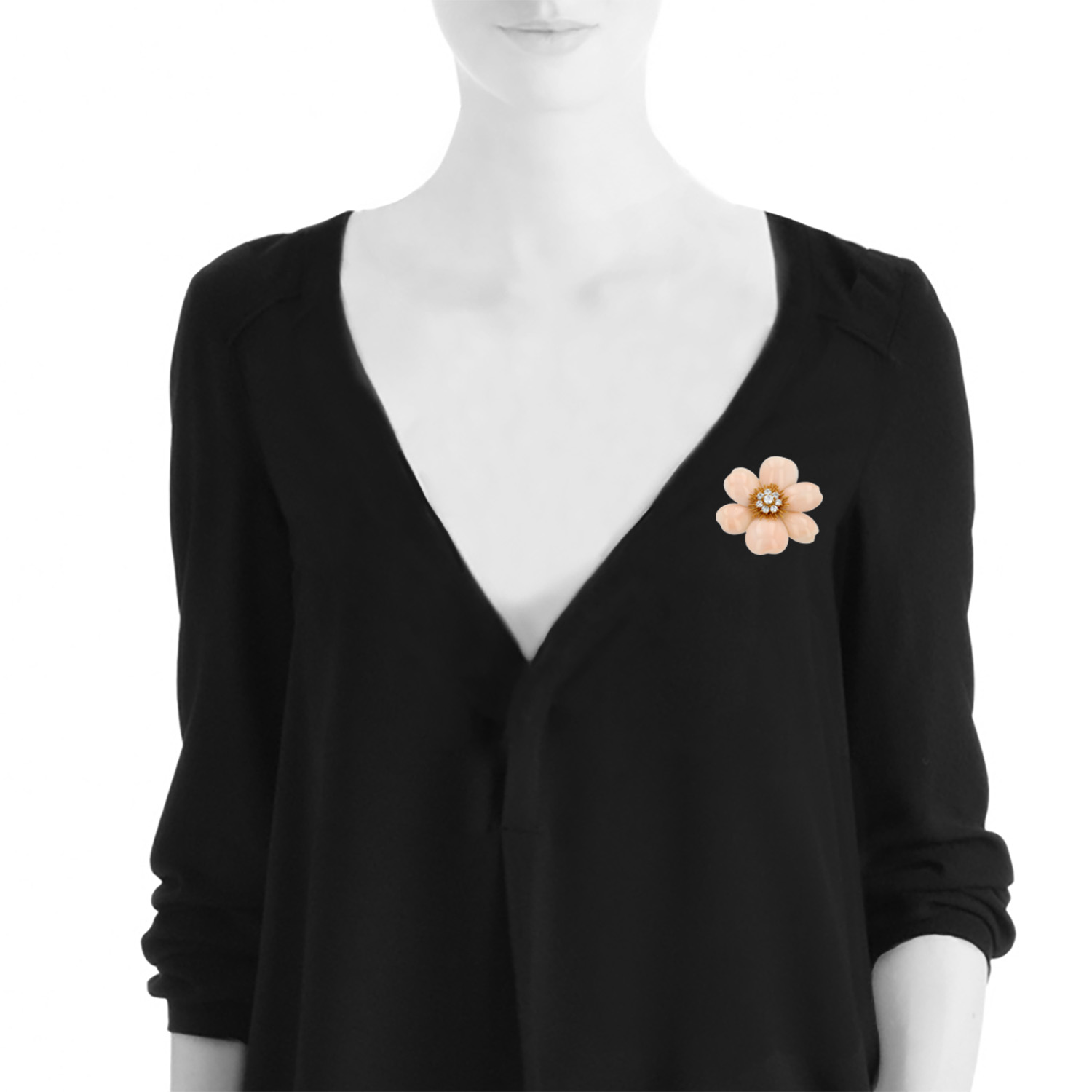 Broche-pendentif Van Cleef 
Arpels Rose de Noel en or jaune, corail et diamants - Detail D1