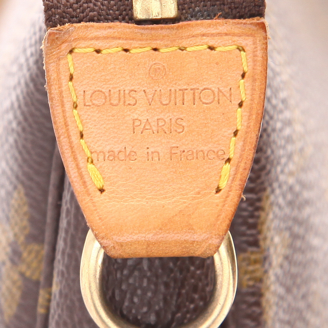 Louis Vuitton  Pochette accessoires handbag  in brown monogram canvas  and natural leather - Detail D2