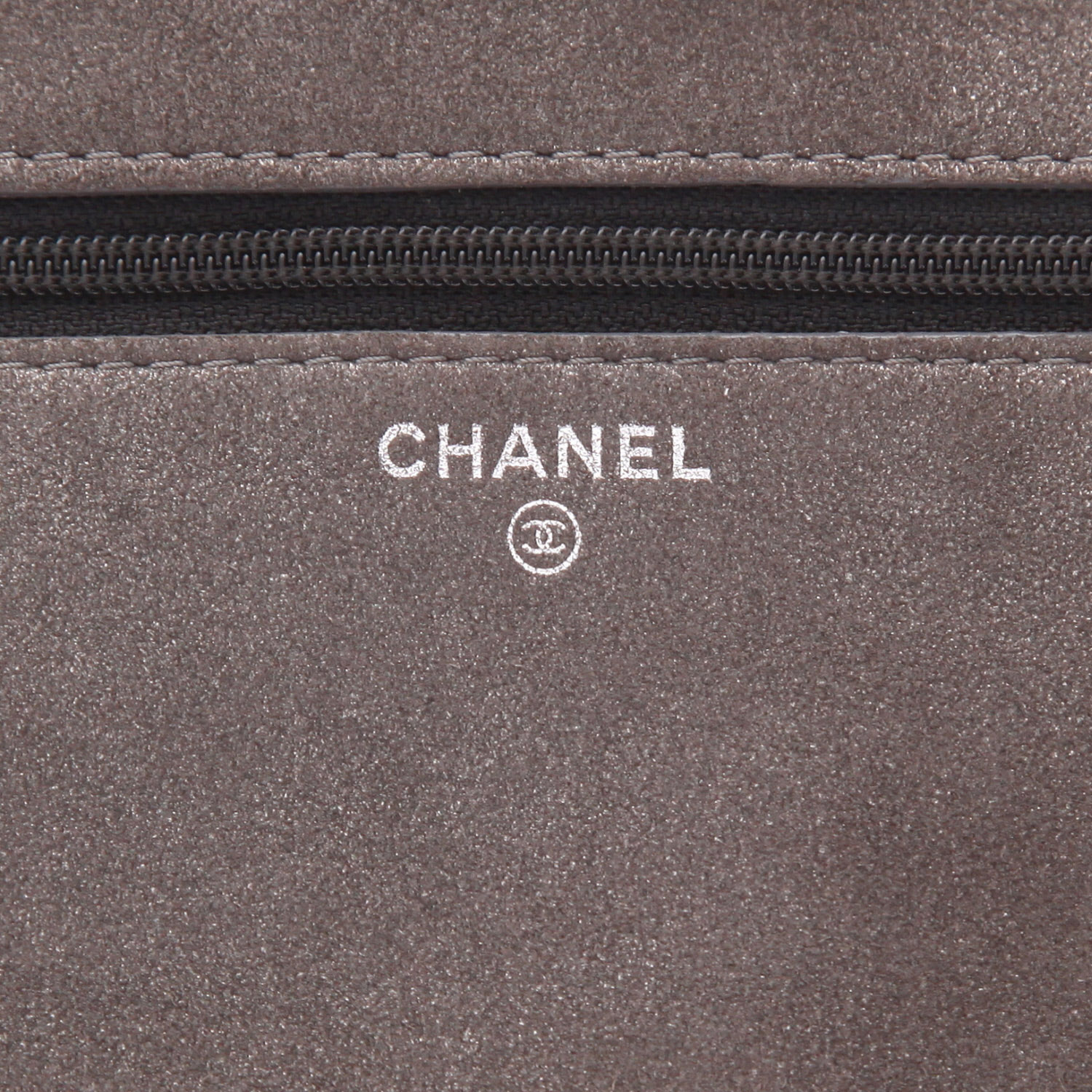 Borsa a tracolla Chanel  Wallet on Chain in pelle iridescente marrone - Detail D2