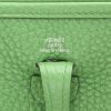 Sac bandoulière Hermès  Mini Evelyne en cuir togo Vert Yuka - Detail D2 thumbnail