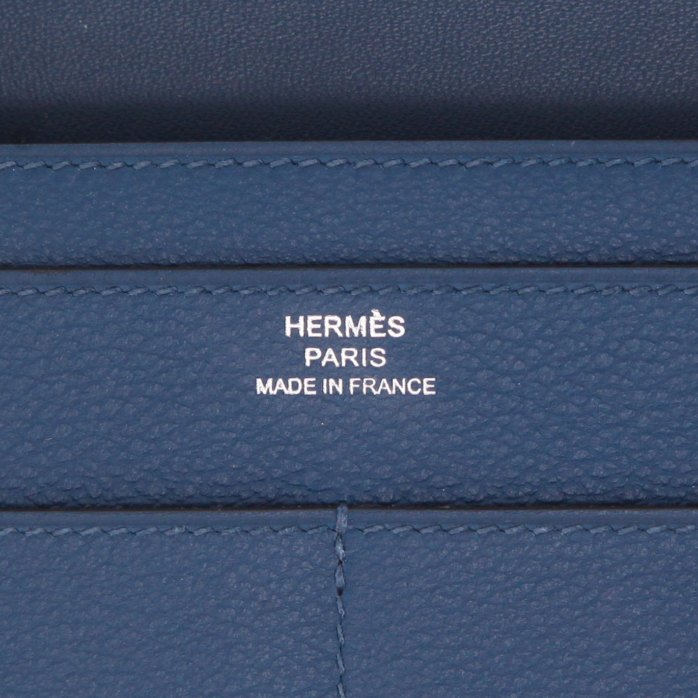 Hermès  Dogon wallet  in blue togo leather - Detail D2