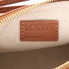 Bolso bandolera Loewe  Hammock en cuero color oro - Detail D2 thumbnail