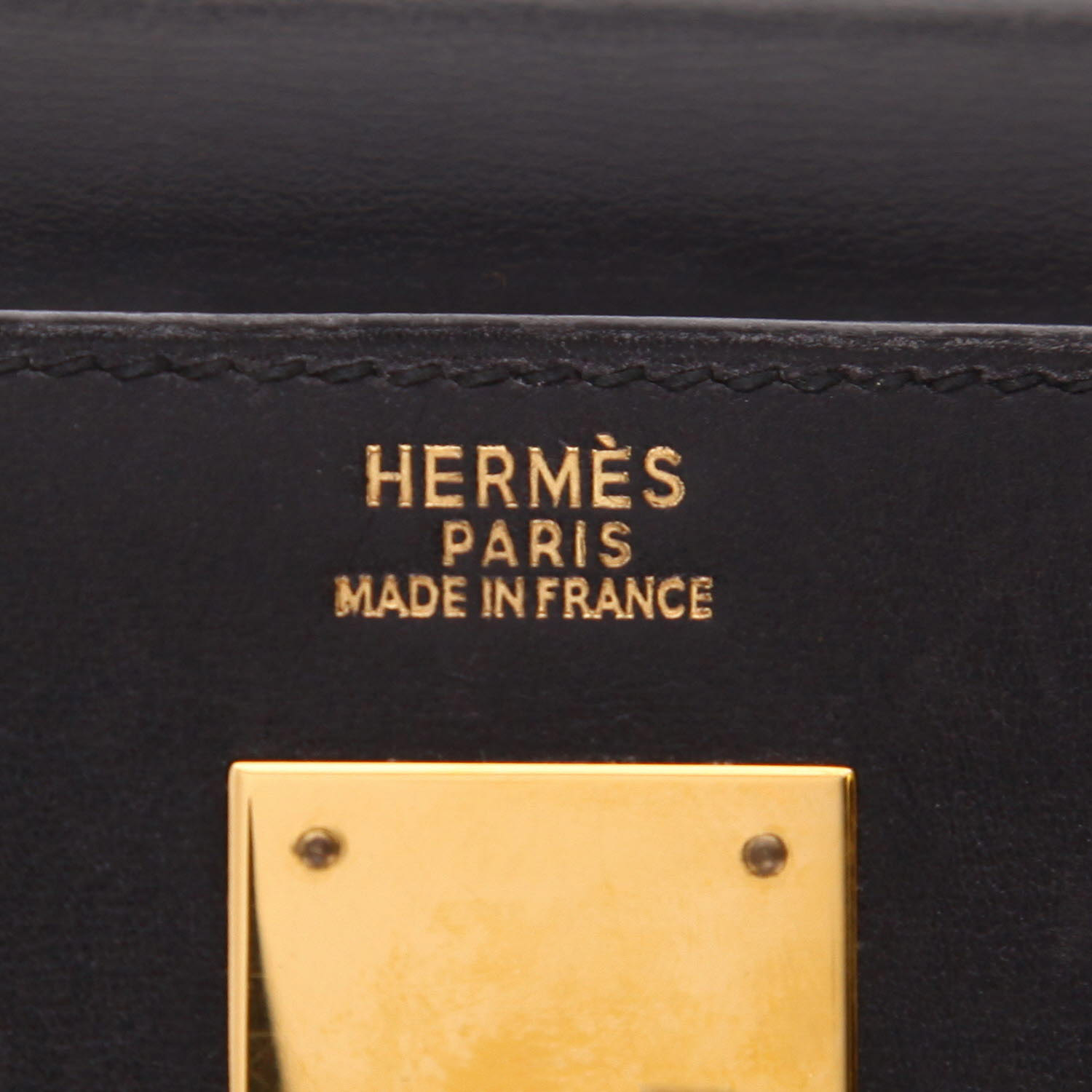 Hermès  Kelly 32 cm handbag  in black box leather - Detail D2