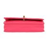 Bolso bandolera Chanel Trendy CC Wallet on Chain en cuero acolchado rosa - Detail D1 thumbnail