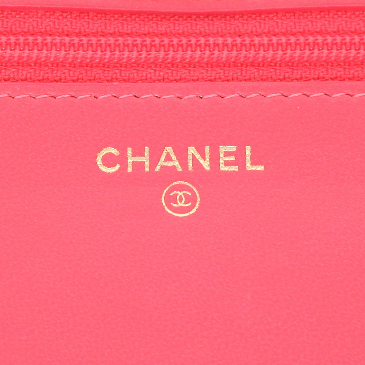 Sac bandoulière Chanel Trendy CC Wallet on Chain en cuir matelassé rose - Detail D2