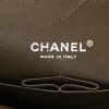 Bolso de mano Chanel  Chanel 2.55 en cuero acolchado caqui - Detail D2 thumbnail