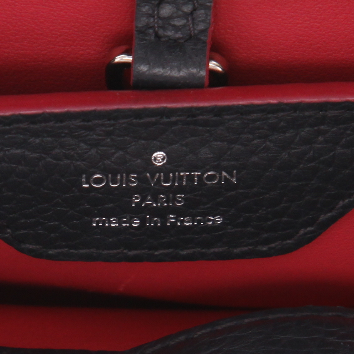 Borsa Louis Vuitton  Capucines BB in pelle taurillon clemence grigia e profili fucsia - Detail D2