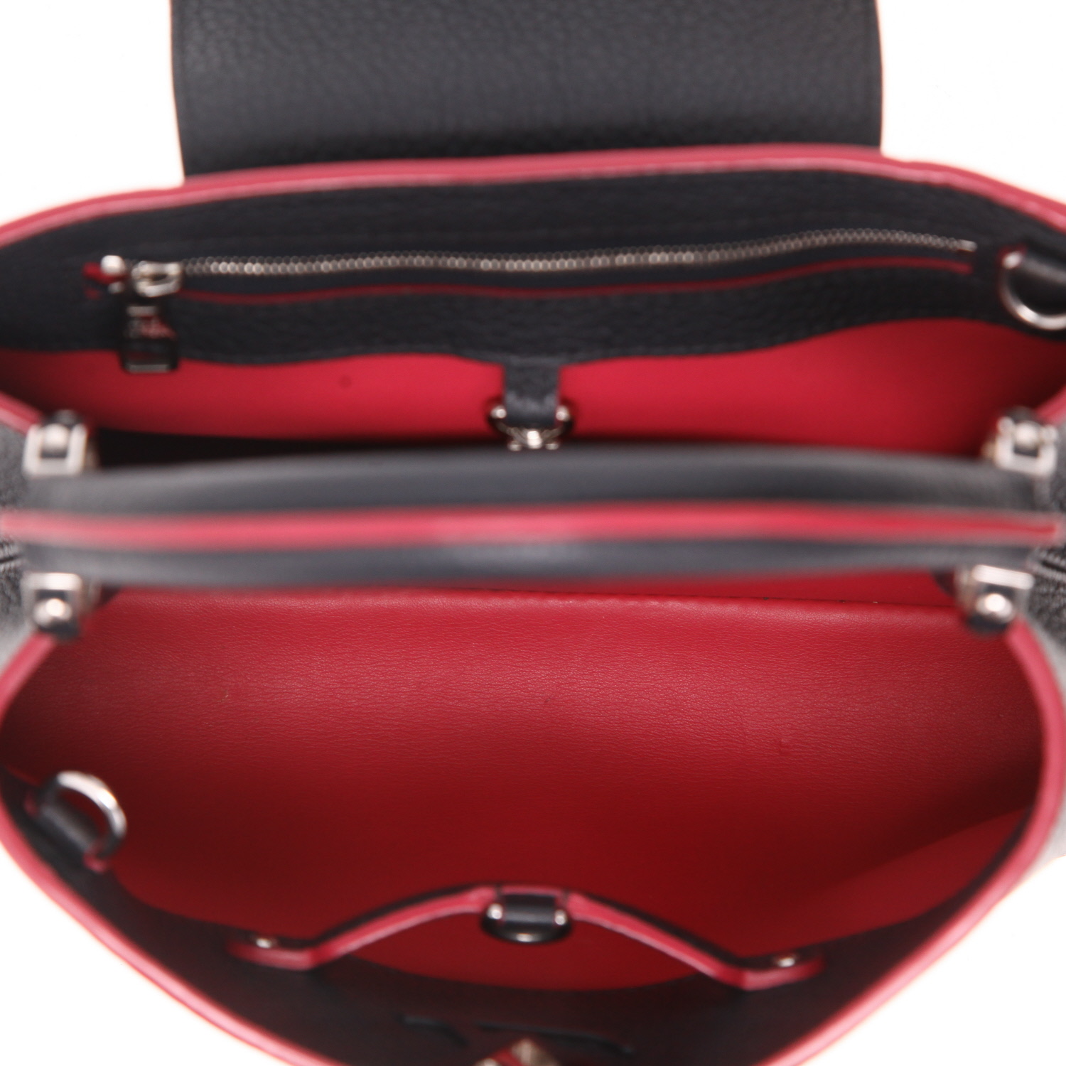 Borsa Louis Vuitton  Capucines BB in pelle taurillon clemence grigia e profili fucsia - Detail D3