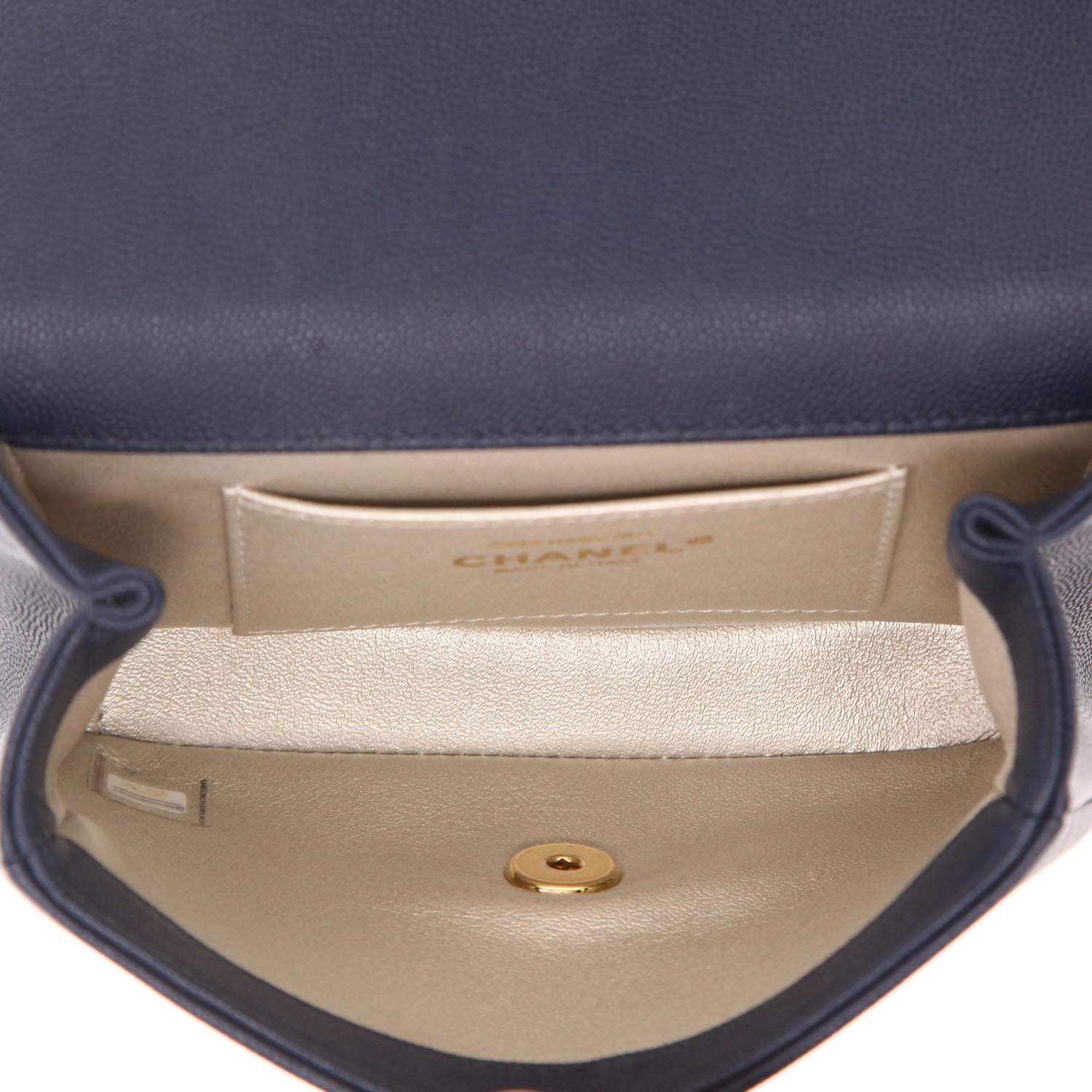 Bolsito-cinturón Chanel   en cuero azul oscuro - Detail D3