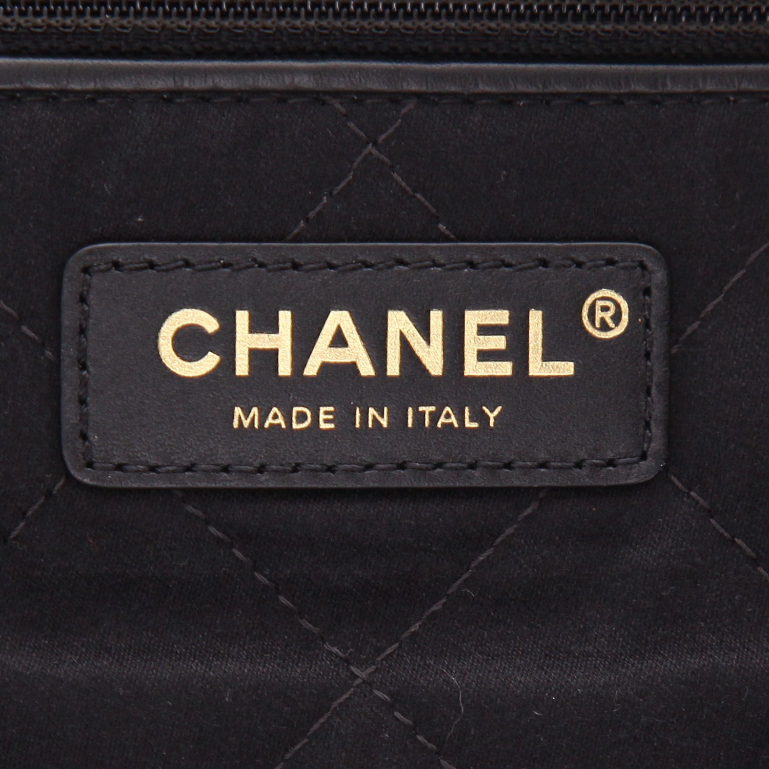 Chanel  22 shopping bag  in black quilted leather - Detail D2