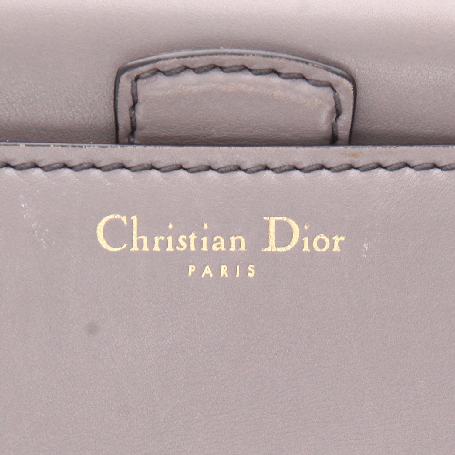 Sac à main Dior  Dioraddict en cuir gris - Detail D2
