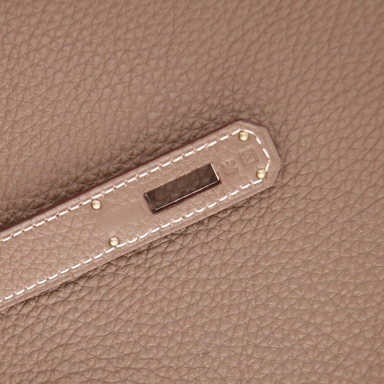 Bolso de mano Hermès  Birkin 40 cm en cuero togo marrón etoupe - Detail D4