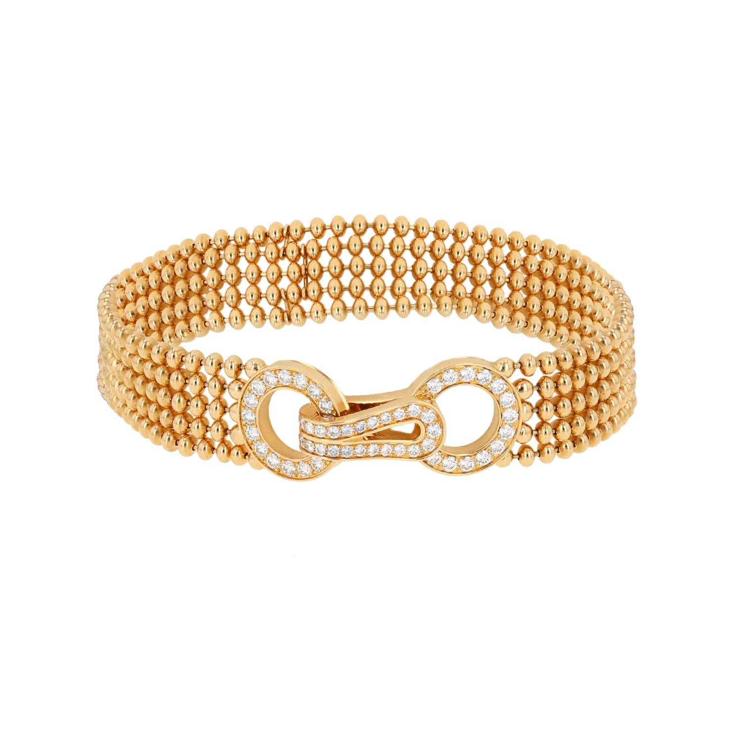 Bracelet Cartier Agrafe petit modèle en or rose et diamants, stylisant en son centre une magnifique boucle géométrique ajourée délicatement pavée de diamants de taille brillant 0.85 carat de au total, réhaussé d'une superposition de 5 rangs de perles en or rose. Signature: Cartier et numéroté. Très bon état: une réalisation très soignée, magnifique éclat des diamants, très bel état du poli.