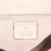 Bolso bandolera Gucci  1955 Horsebit mini  en lona Monogram beige y cuero blanco - Detail D2 thumbnail