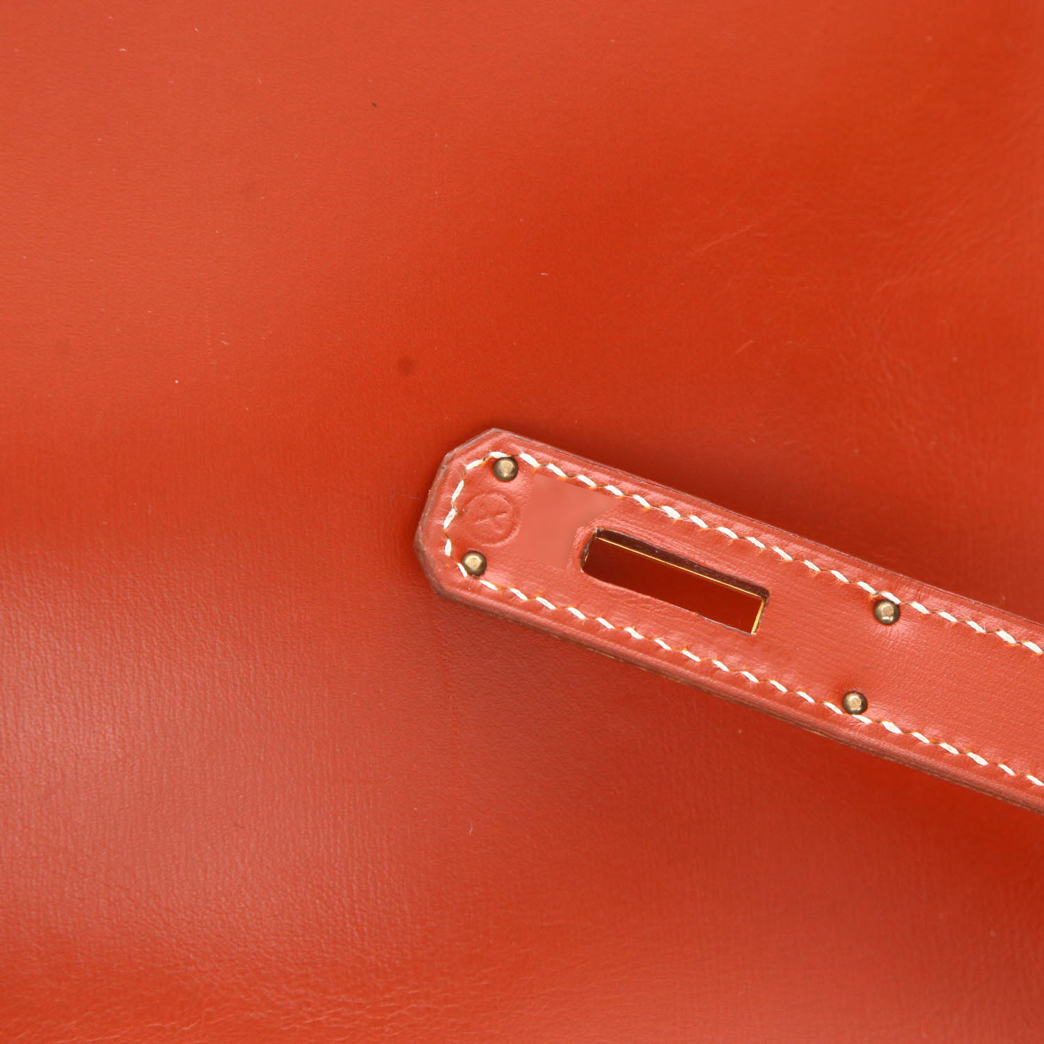 Bolso de mano Hermès  Kelly 32 cm en cuero box rojo ladrillo - Detail D4