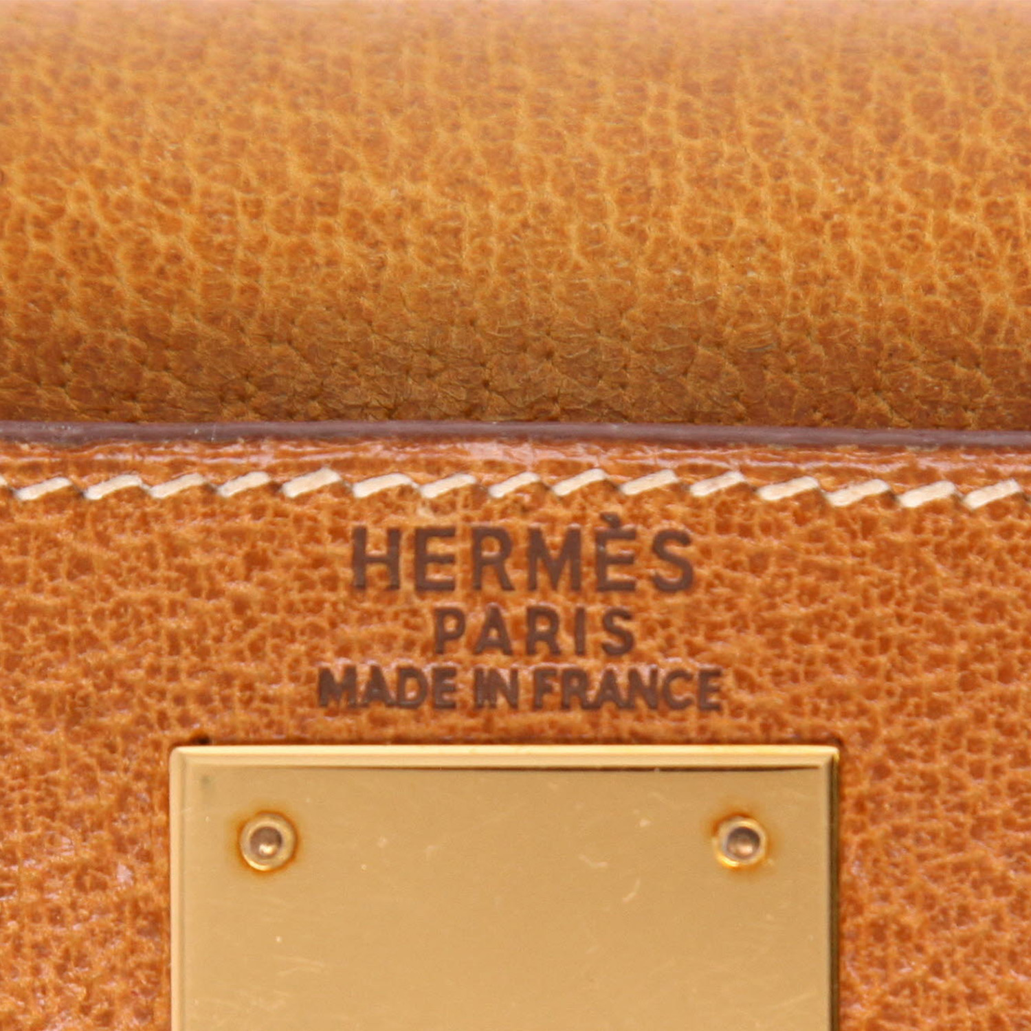 Hermès  Kelly 28 cm handbag  in gold Pecari leather - Detail D2