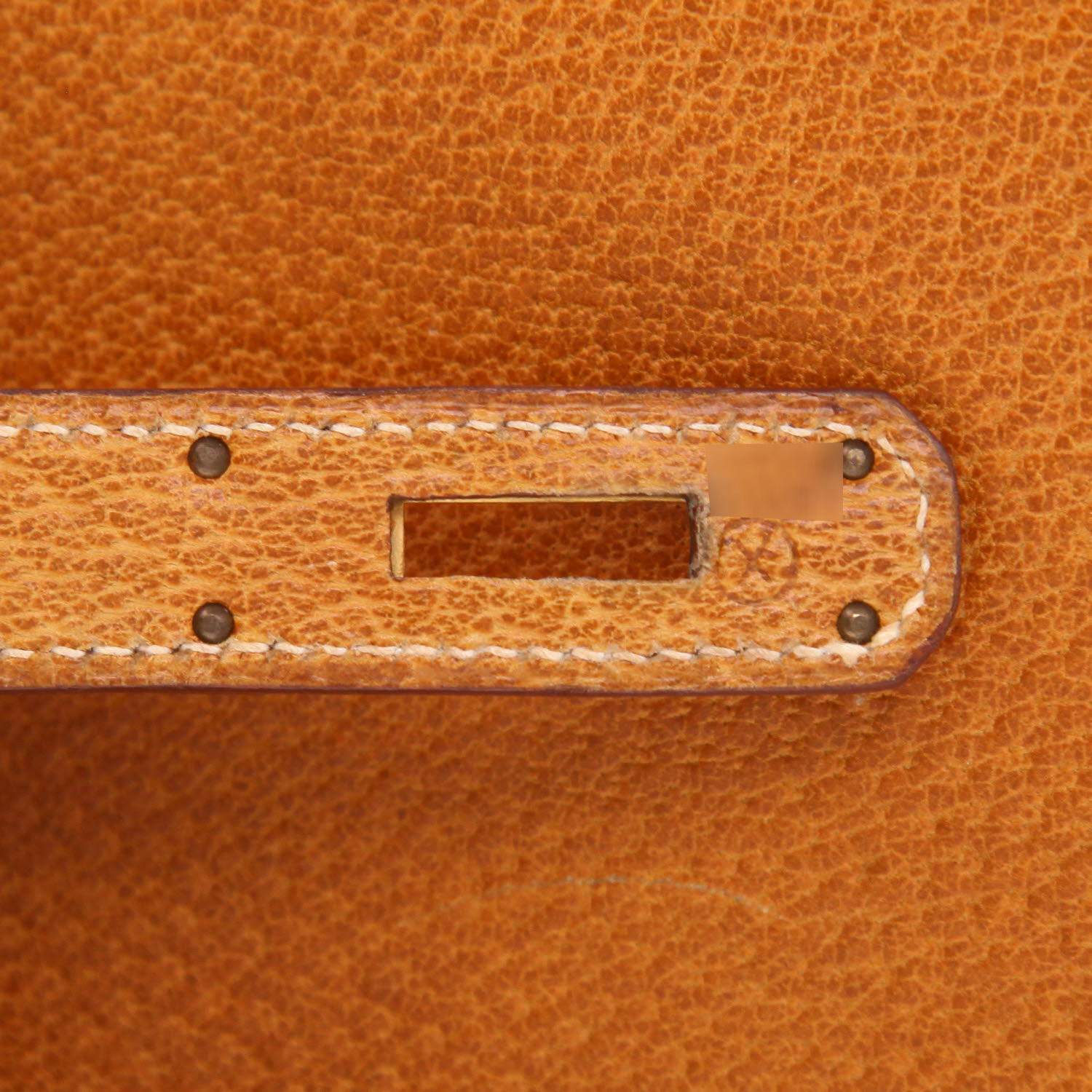 Hermès  Kelly 28 cm handbag  in gold Pecari leather - Detail D4