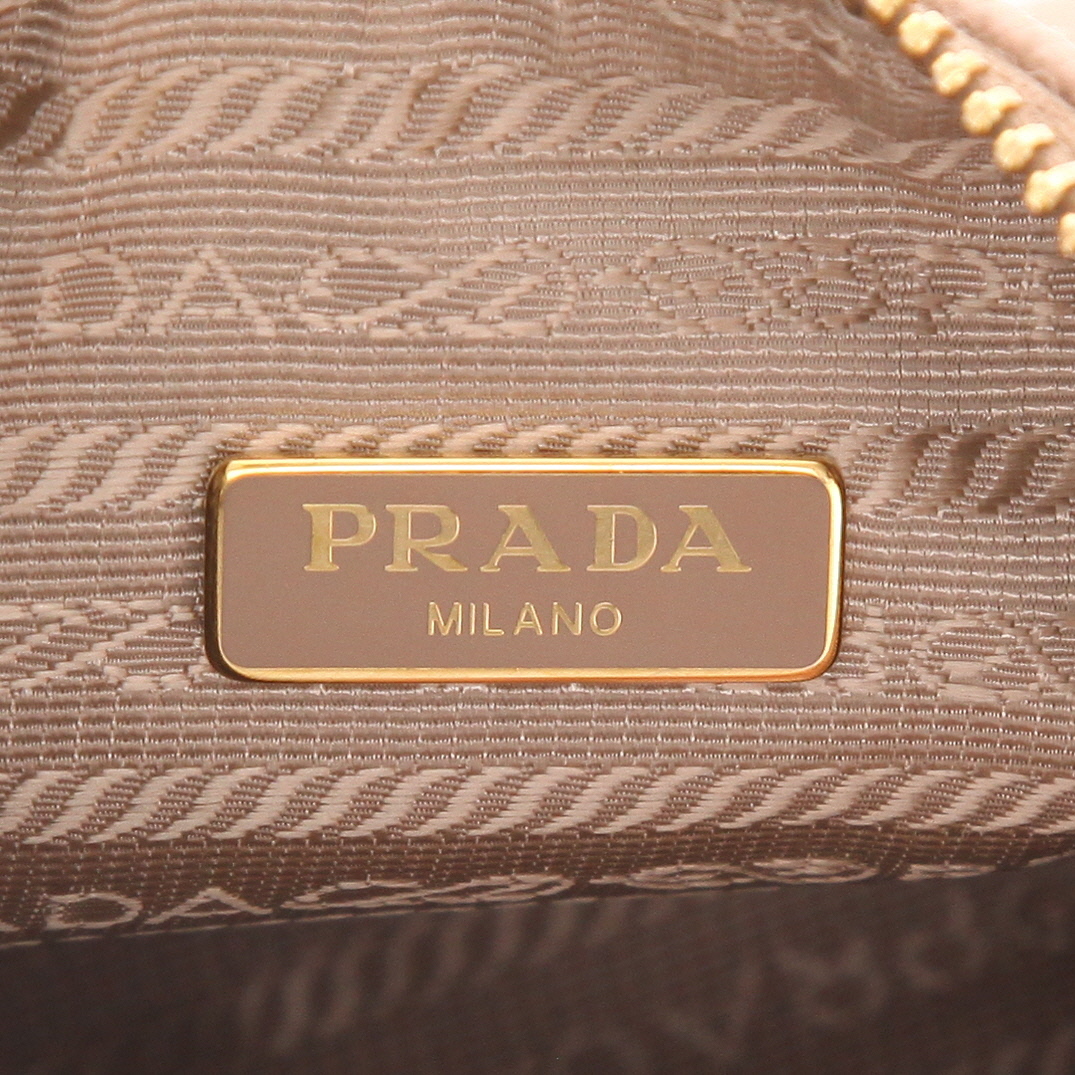 Prada  Re-Edition 2005 handbag  in pink leather - Detail D2