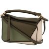 Bolso bandolera Loewe  Puzzle  mini  en cuero verde y beige - 00pp thumbnail