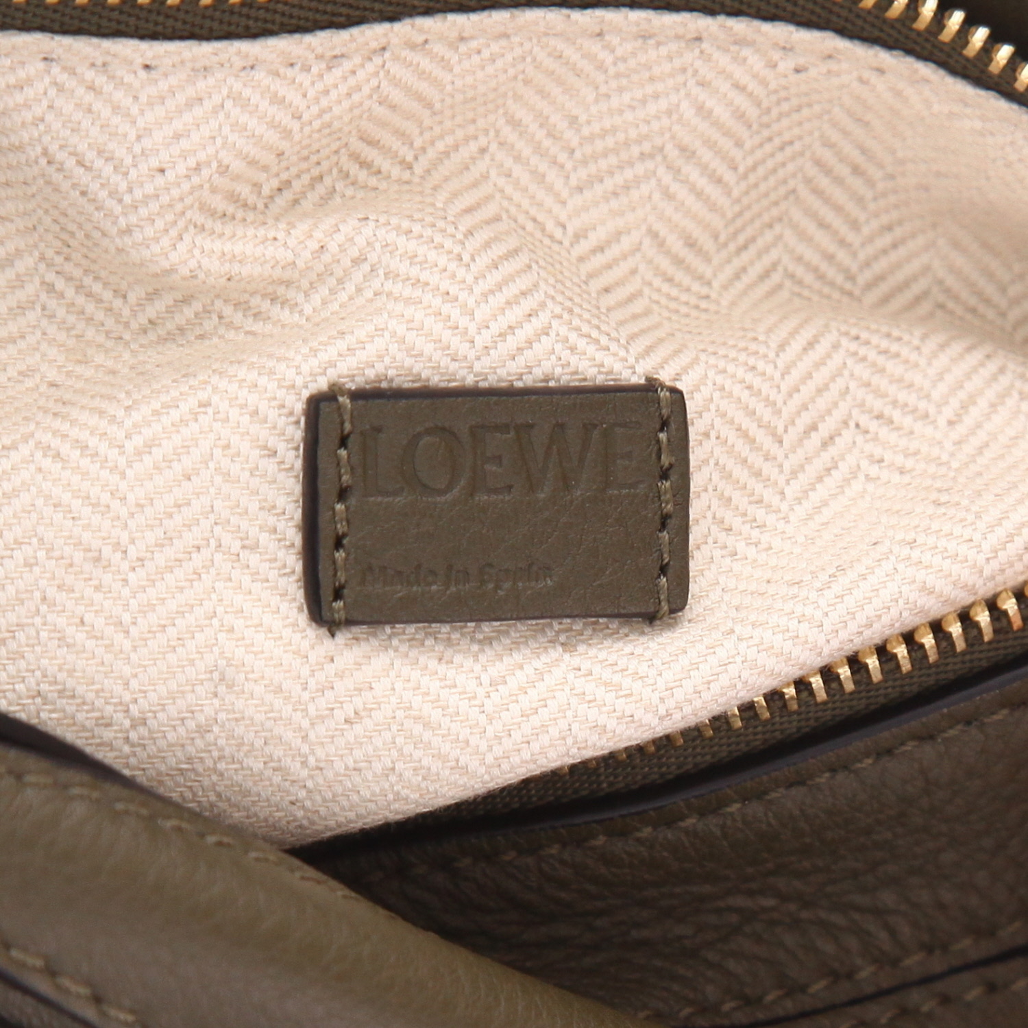Loewe  Puzzle  mini  shoulder bag  in green and beige leather - Detail D2
