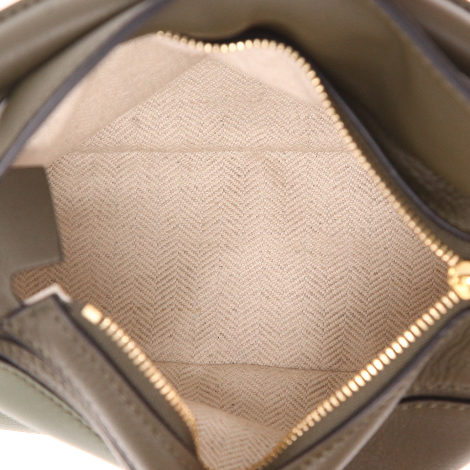 Loewe  Puzzle  mini  shoulder bag  in green and beige leather - Detail D3