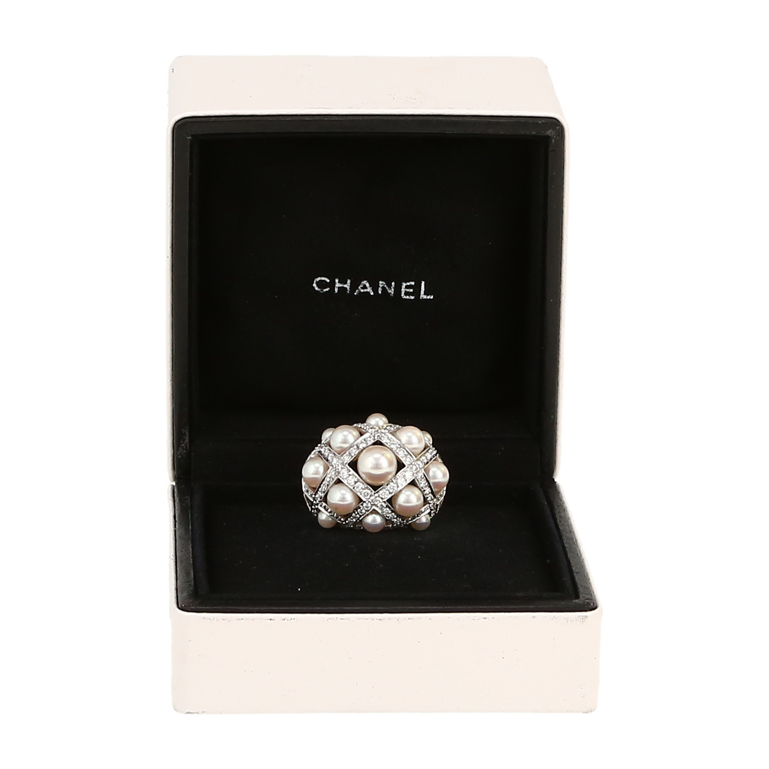 Sortija Chanel Baroque modelo grande de oro blanco, perlas y diamantes - Detail D2