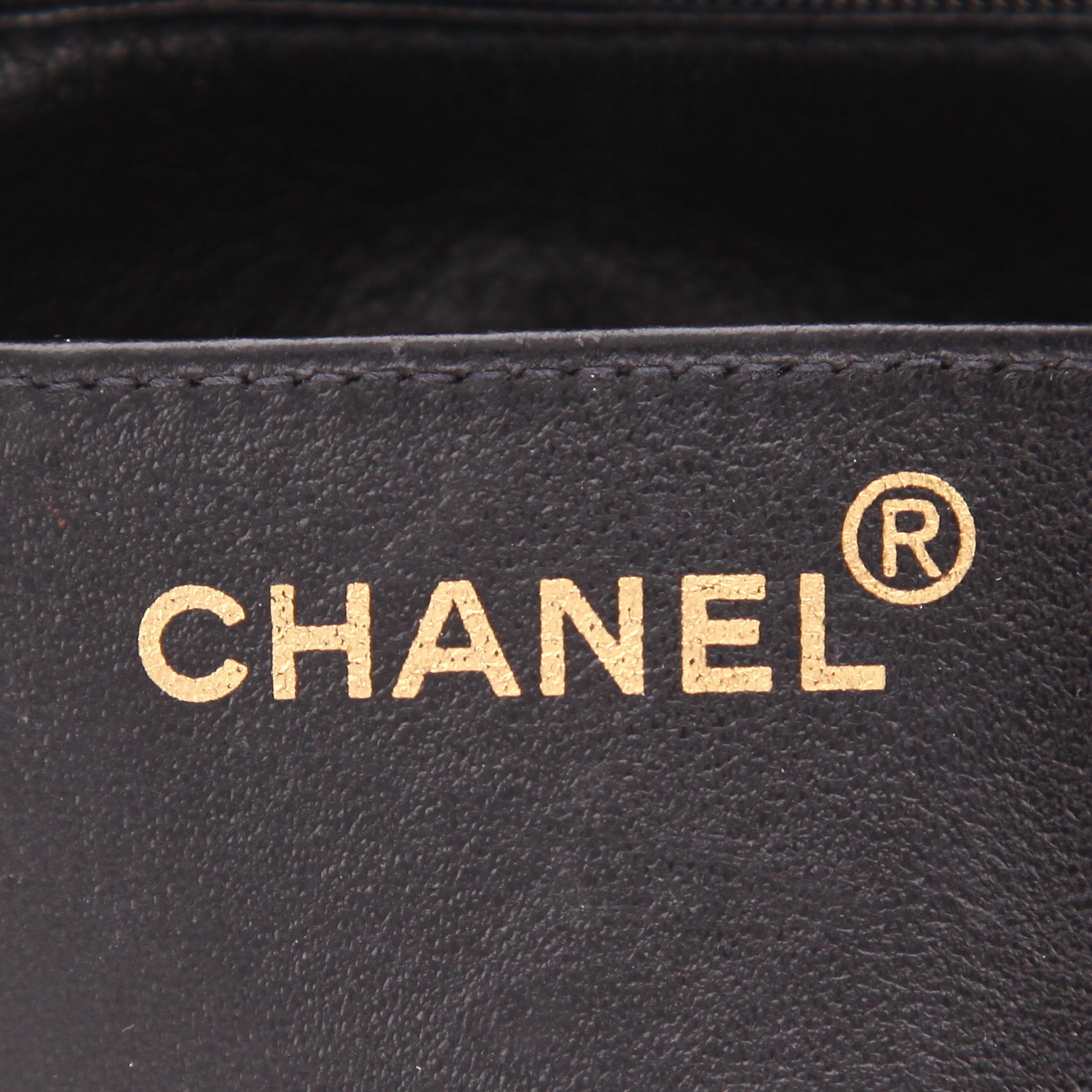 Sac à main Chanel  Mini Carré en cuir verni matelassé noir - Detail D2