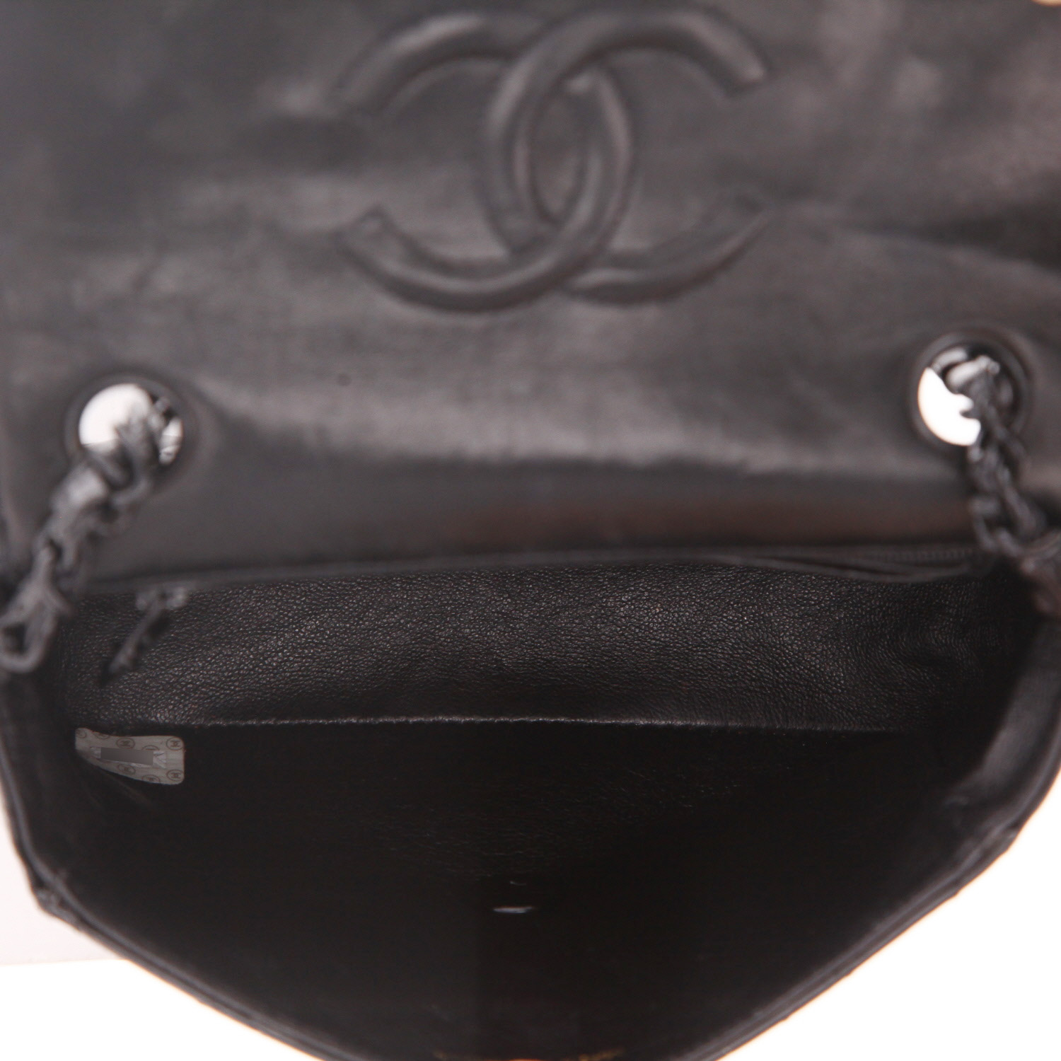 Chanel  Mini Carré handbag  in black patent quilted leather - Detail D3