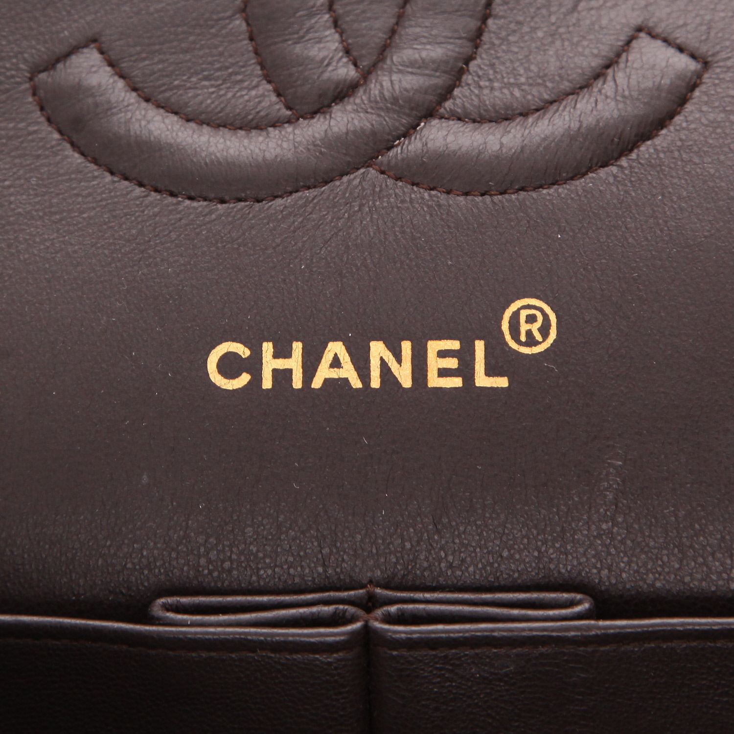 Sac à main Chanel  Timeless Classic en cuir matelassé marron - Detail D2