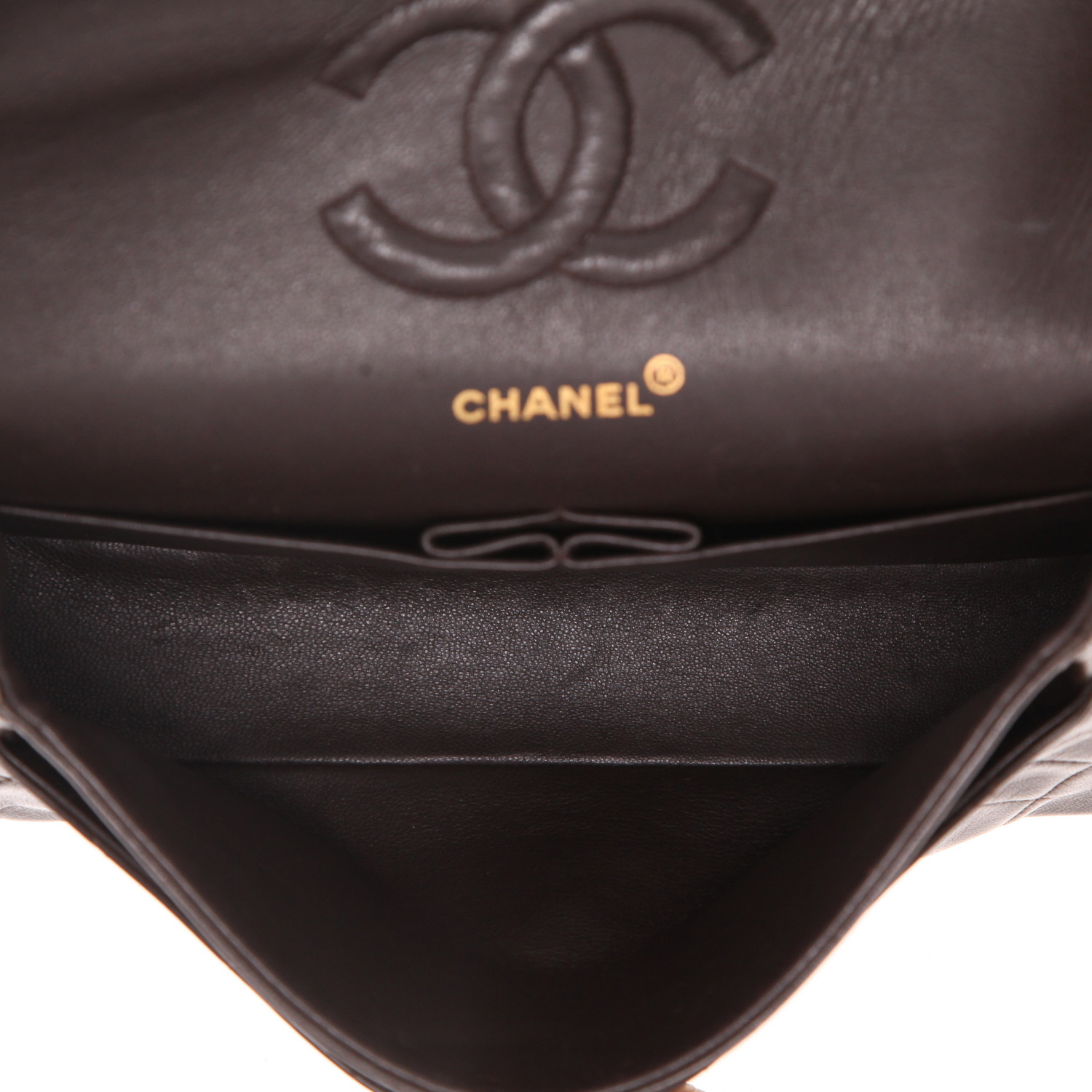 Chanel  Timeless Classic handbag  in brown quilted leather - Detail D3