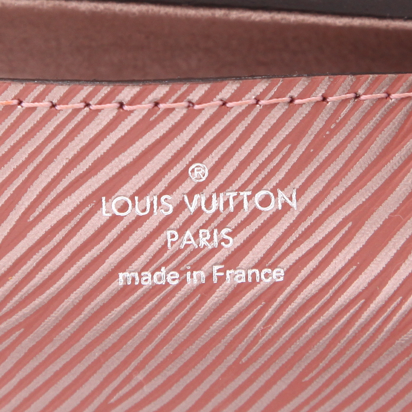 Sac à main Louis Vuitton  Twist en cuir épi rose - Detail D2