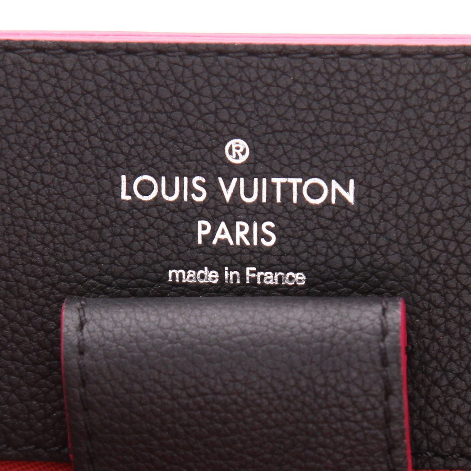 Louis Vuitton  Lockme handbag  in black and pink grained leather - Detail D2