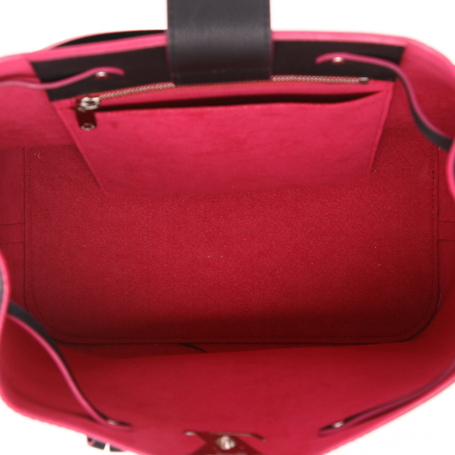 Sac à main Louis Vuitton  Lockme en cuir grainé noir et rose - Detail D3