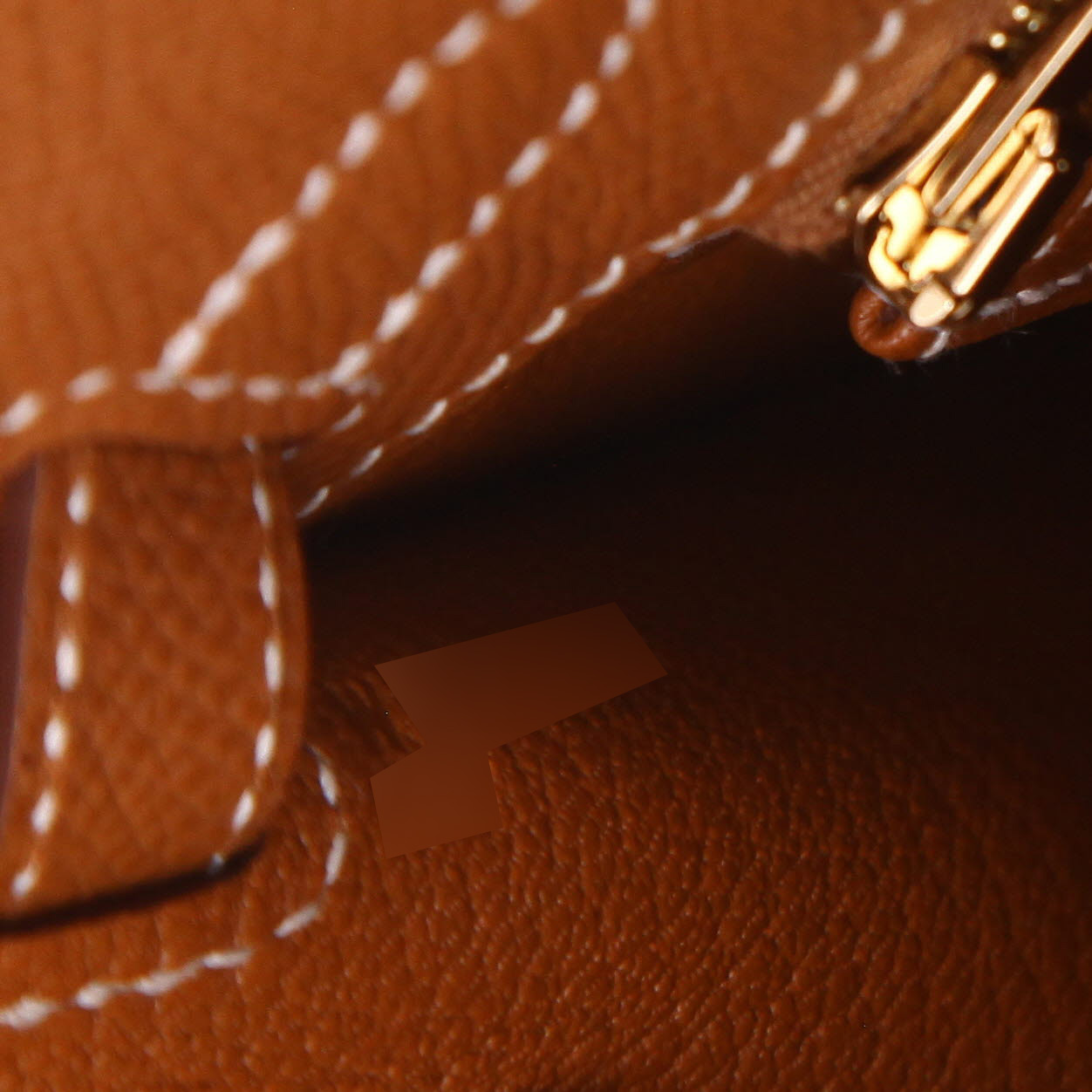 Bolso de mano Hermès  Kelly 25 cm en cuero epsom color oro - Detail D4