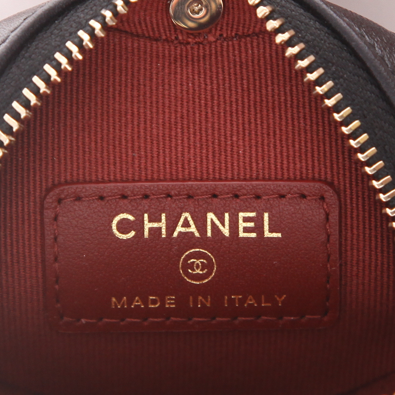 Bolso bandolera Chanel  Heart bag mini  en cuero acolchado negro - Detail D2