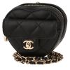 Bolso bandolera Chanel  Heart bag mini  en cuero acolchado negro - 00pp thumbnail