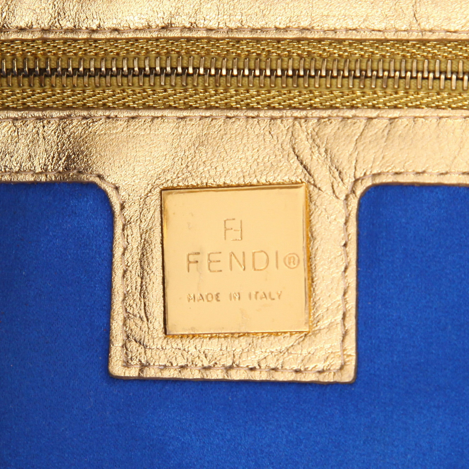 Sac à main Fendi  Baguette en toile siglée marron et cuir doré - Detail D2